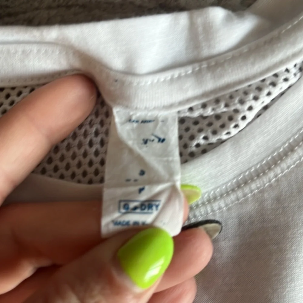 SM196 Old navy active tank top in white with mesh and open. Back detailing - Picture 8 of 8